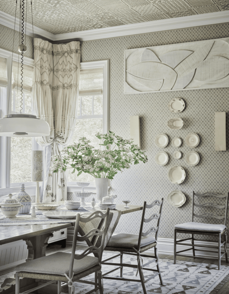 tonal wallpaper in dining room